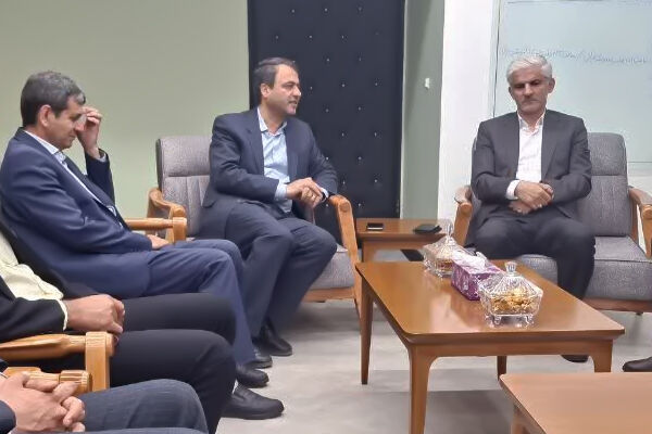 بازدید معاون امور عمرانی استاندار لرستان از اداره‌کل راه و شهرسازی استان 